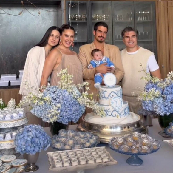 Filho de Claudia Raia e Jarbas Homem de Mello foi batizado e atriz postou fotos da família após momento especial