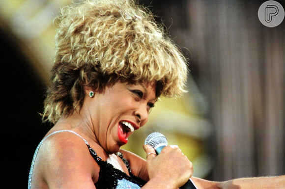 Tina Turner teve sua vida transformada após conhecer o budismo nos anos 70.