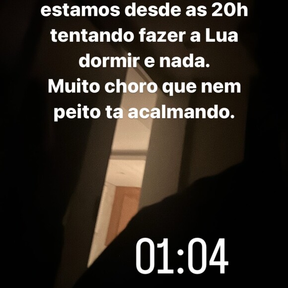 Filha de Viih Tube e Eliezer, Lua Di Felice não se acalmou nem ao ser alimentada nesta madrugada de terça-feira, 30 de maio de 2023