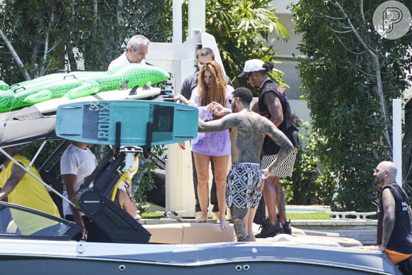 Shakira e Lewis Hamilton já haviam sido fotografados juntos em Miami durante passeio de barco