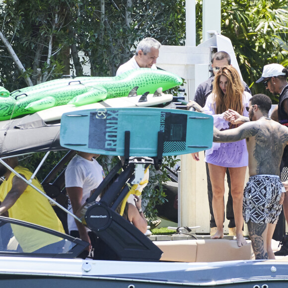 Shakira e Lewis Hamilton já haviam sido fotografados juntos em Miami durante passeio de barco