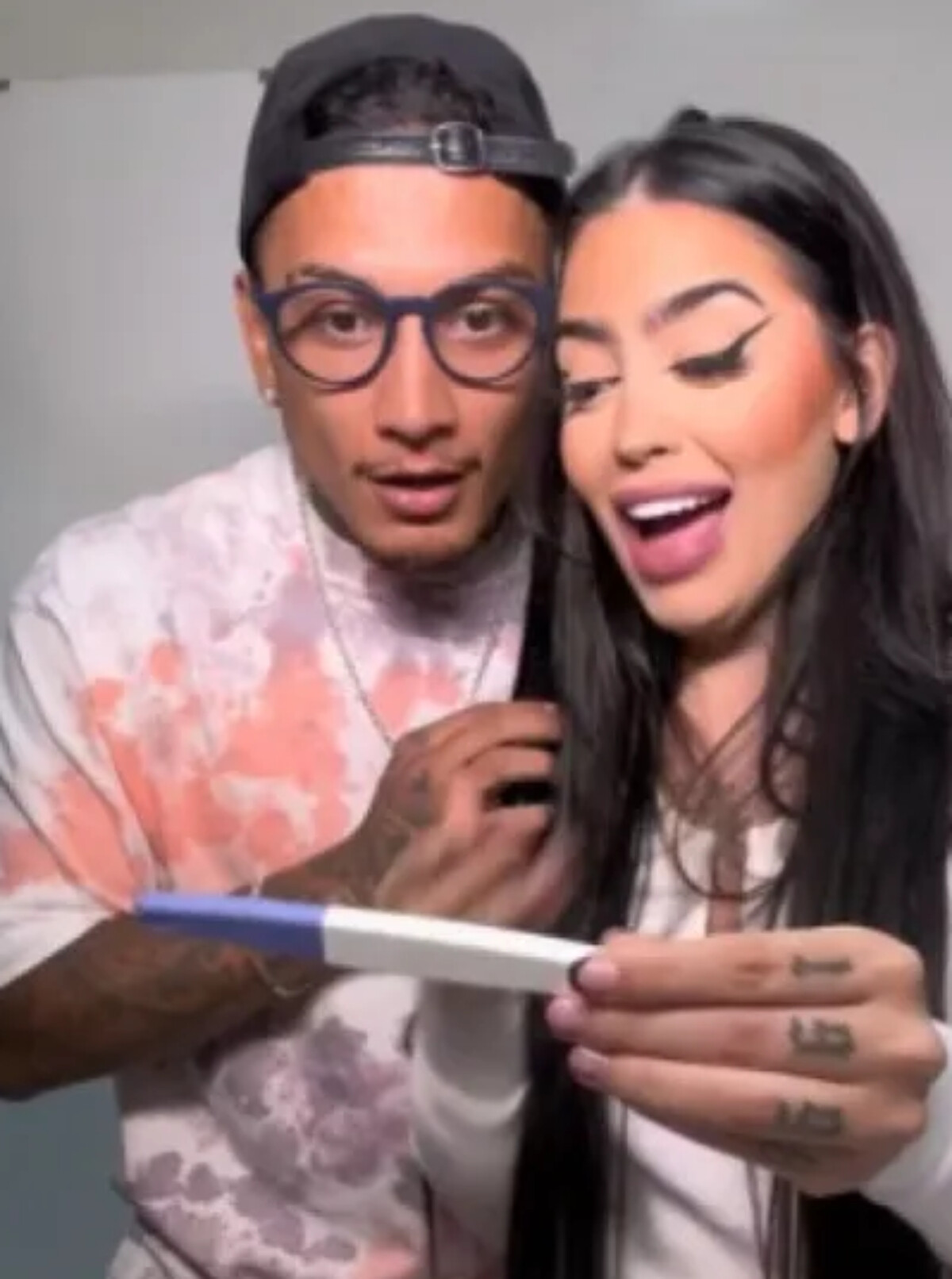 Foto: Mirella e Dinho surgiram nos stories para revelar gravidez do ...