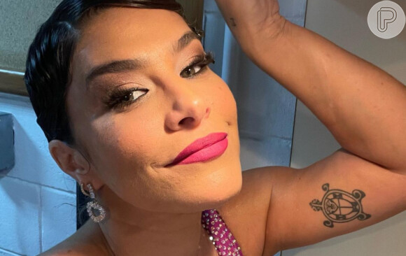 Priscila Fantin escolhe desenho inusitado para nova tatuagem, Celebridades