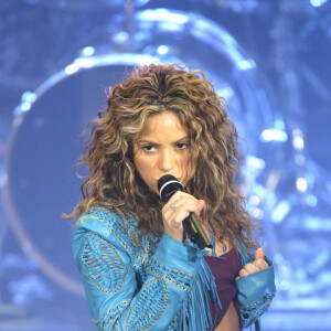 Shakira se apresentando no 56th San Remo Song Festival na Itália em 2006