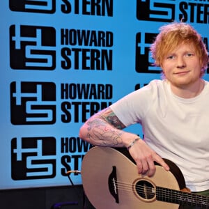 Ed Sheeran confessou que já se apresentou com as calças sujas de 'número 2' durante uma entrevista para o site Novas Red Room Global Tour