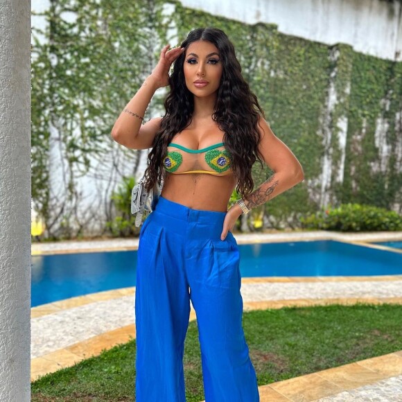 Jheny Santucci, nova namorada de Arthur Aguiar, tem uma BMW e a irmã, Janaína Santucci, já posou para a 'Playboy'