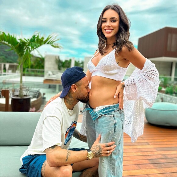 Namorada de Neymar, Bruna Biancardi está grávida do jogador