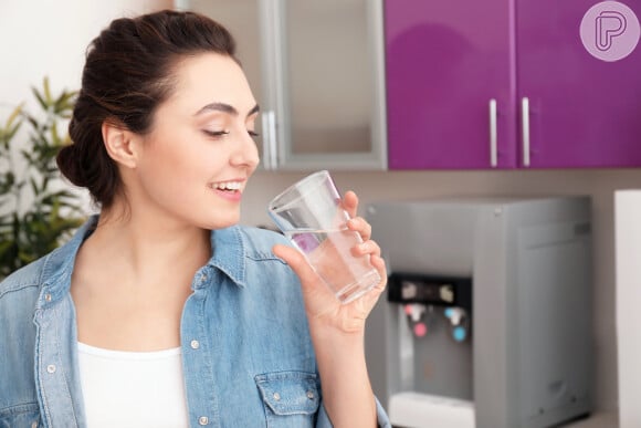 Beber água só quando você tem sede é um hábito prejudicial para saúde
