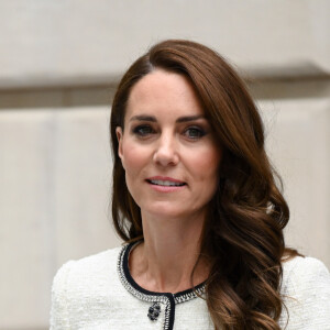 Kate Middleton deixou o cabelo com finalização cacheada