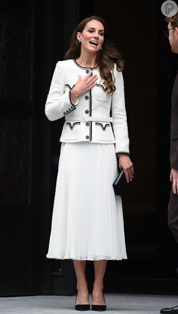 Kate Middleton combinou preto e branco de modo elegante em novo look