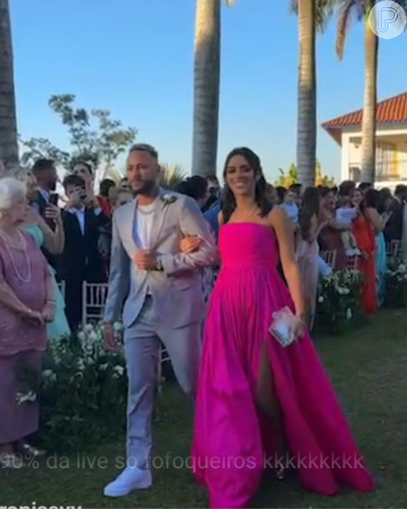 No auge da polêmica, Neymar e Bruna Biancardi estavam em um casamento como padrinho e madrinha.