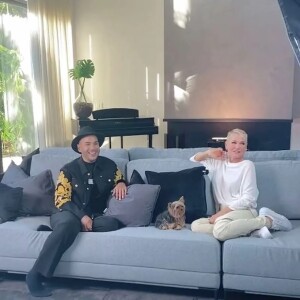 Xuxa recebeu Hugo Gloss em sua mansão para uma entrevista.