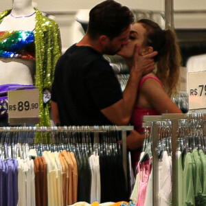 Rafael Cardoso teve namoro relâmpago com Vivian Linhares por 2 meses