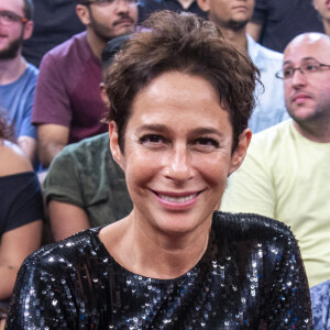 Andrea Beltrão conciliou gravações da novela 'Mulheres de Areia' com o programa 'Radical Chic' na Globo em 1993