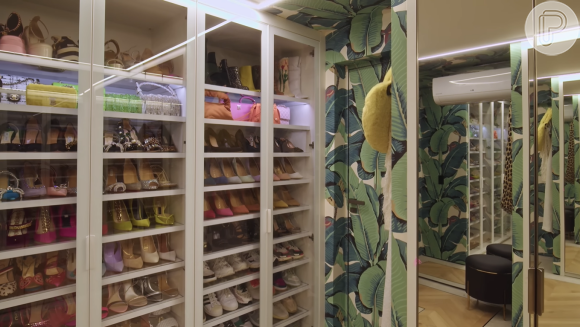 Casa de Gabriela Prioli e Thiago Mansur tem closet para sapatos da apresentadora. Um luxo!