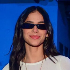 Bruna Marquezine usa look transparente em show da Ludmilla