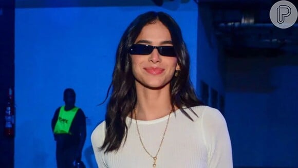 Bruna Marquezine usa look transparente em show da Ludmilla