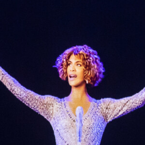 Whitney Houston foi uma das estrelas que 'voltou aos palcos' graças a um holograma