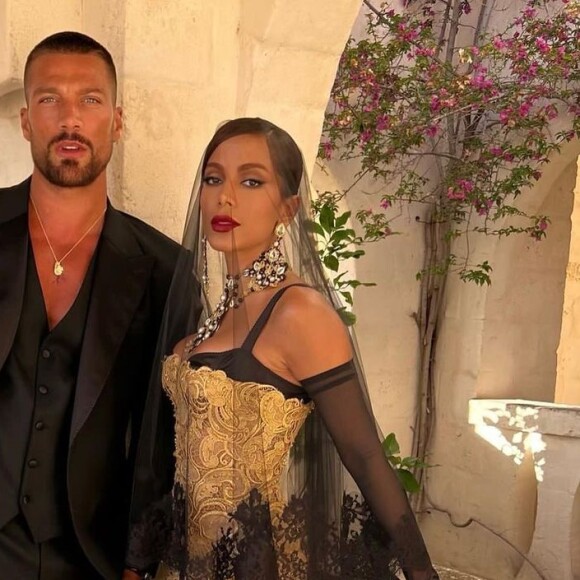 Simone Susinna e Anitta estão juntos na Semana de Moda da Itália