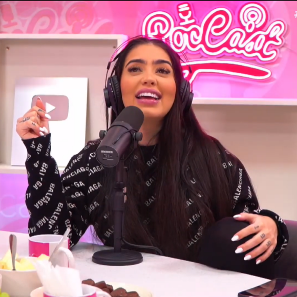 MC Mirella, no "PocCast", diz que pessoas se afastando após saberem de sua gravidez é "livramento"