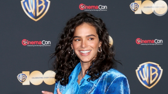 Bruna Marquezine estreará um filme da DC, 'Besouro Azul', que é uma importante empresa nos Estados Unidos.