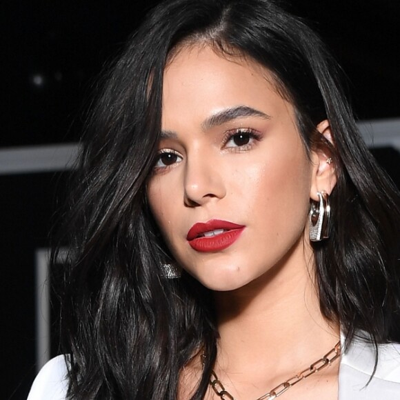 Bruna Marquezine ganhou uma surpresa bem na 'Times Square', porém o vídeo feito para a atriz causou reações positivas e negativas.