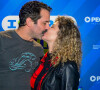 Bárbara Borges e Iran Malfitano trocaram beijos no segundo dia de festival de música no Rio de Janeiro em 15 de julho de 2023