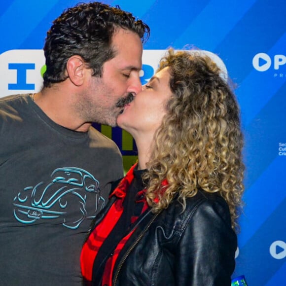 Bárbara Borges e Iran Malfitano trocaram beijos no segundo dia de festival de música no Rio de Janeiro em 15 de julho de 2023