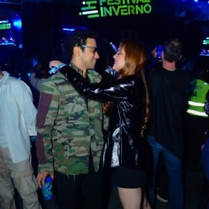 Sophia Abrahão e Sérgio Malheiros trocaram carinhos no segundo dia de festival de música no Rio de Janeiro em 15 de julho de 2023