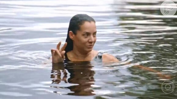 Monica Carvalho recriou a abertura da novela 'Mulheres de Areia' na estreia de 'No Limite 7'