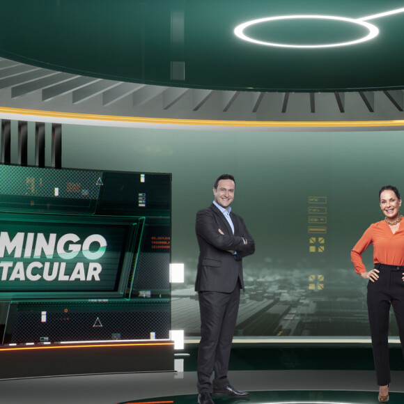 Os 70 anos da Record TV estão sendo comemorados no 'Domingo Espetacular', de Eduardo Ribeiro e Carolina Ferraz