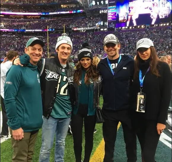 Irina Shayk e Bradley Cooper quando ainda estavam juntos torceram pelo Eagles, time adversário de Tom Brady.