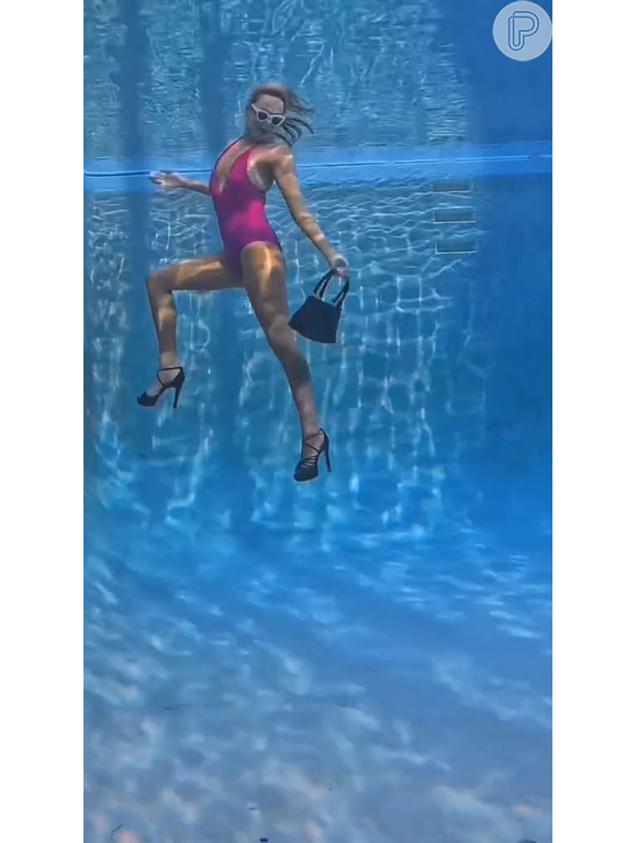 Kristina Makushenko, uma dançarina aquática profissional, viraliza com performance aquática de "Dance the Night", música de Dua Lipa para a trilha sonora de "Barbie"