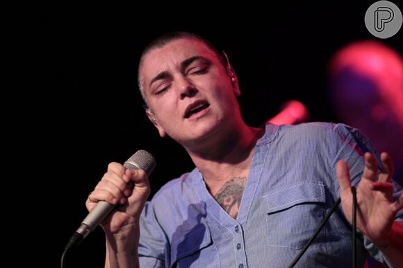 Sinéad O'Connor cantou acapella a música 'War', eternizada na voz de Bob Marley. Ela fez adaptações na letra original para fazer um protesto contra o abuso infantil