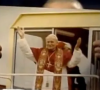Sinéad O'Connor exibiu uma foto do Papa João Paulo II enquanto cantava 'Temos confiança na vitória do bem sobre o mal'
