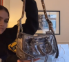 Mel Maia, em Paris, compra sua primeira bolsa da Balenciaga: o modelo Le Cagole é vendida pelo valor aproximado de R$ 19 mil