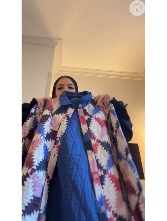 Mel Maia, em Paris, investe em jaqueta oversized Isabel Marant Étoile estampada e com textura acolchoada