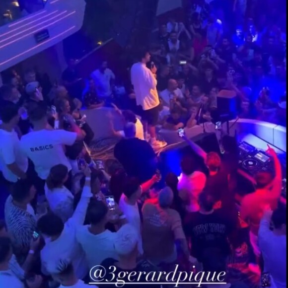 Piqué ficou tão bravo com pessoas aclamando Shakira que ele gritou com sua 'plateia'.