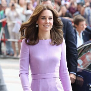 'Kate Middleton pode não ser exatamente a mulher que aparenta ser', diz a revista portuguesa Flash!