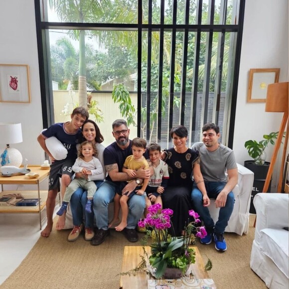 Leticia Cazarré explicou para seus seguidores o motivo de não postar foto com a filha com toda a família: "Bebê frágil"