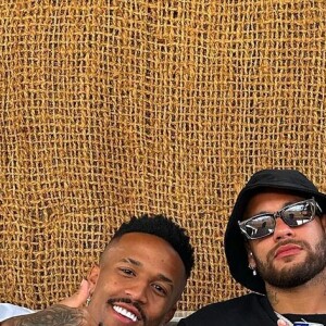 Neymar ao lado de Vini Jr. e Éder Militão ostentaram apenas com seus relógios quase R$ 2 milhões.