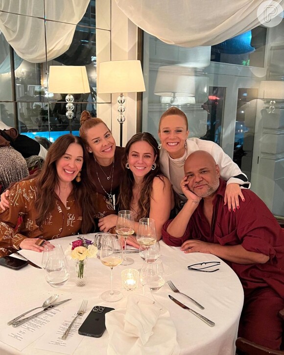 Clauda Raia reencontrou grandes amigos, como Aracy Balabanian, Paolla Oliveira, Mariana Ximenes e Fernanda Souza em julho, no Rio de Janeiro