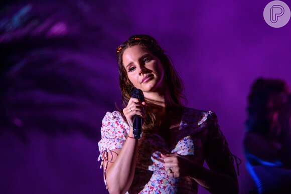 Lana Del Rey revela qual é o seu perfume do momento para fã