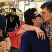 Carmo Dalla Vecchia explica beijo em homem na frente do marido, João Emanuel Carneiro
