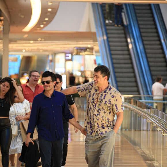 Carmo Dalla Vecchia foi flagrado em um momento de intimidade com um homem em um shopping do Rio