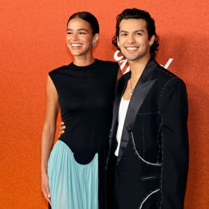 'Besouro Azul', com Bruna Marquezine e Xolo Maridueña estreou em 17 de agosto no cinema internacional