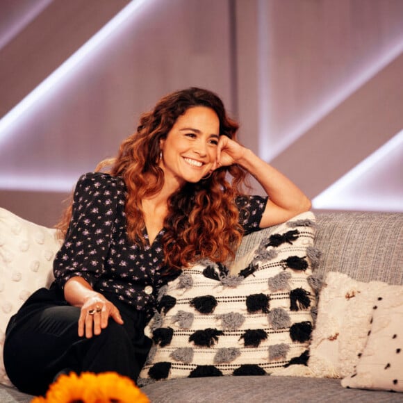 Alice Braga está prestes a estrear série baseada no livro 'Matéria Escura', na Apple TV+