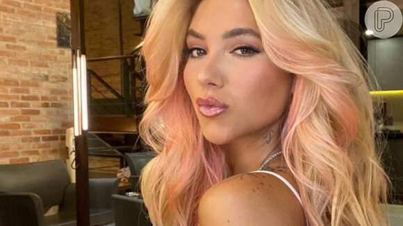 Virginia Fonseca adotou tom pink no cabelo, mas recebeu críticas na web
