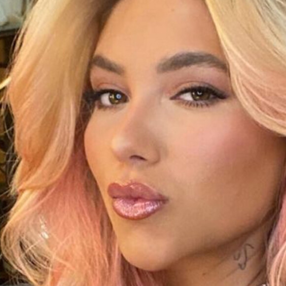 Virginia Fonseca adotou tom pink no cabelo, mas recebeu críticas na web
