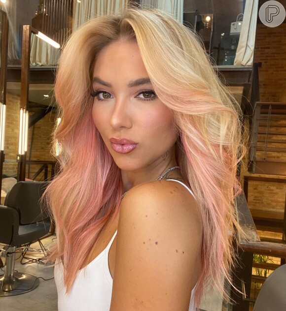 Virginia Fonseca exibiu o novo cabelo com tons de pink na web